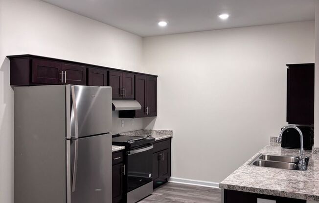 2 beds, 2 baths, 1,025 sqft, $1,285, Unit B101