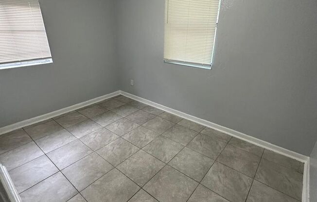 2 beds, 1 bath, 750 sqft, $900