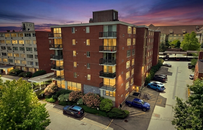 20 HAMMOND POND PKWY