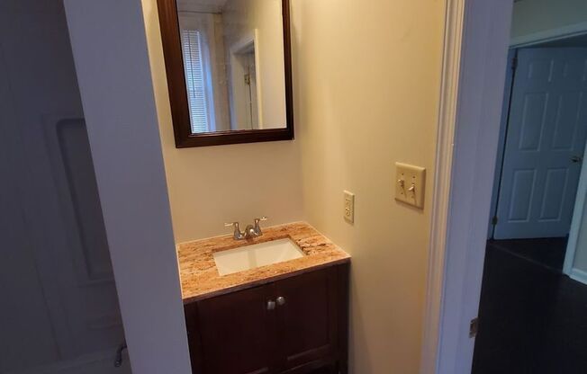 2 beds, 1 bath, $1,050, Unit 3