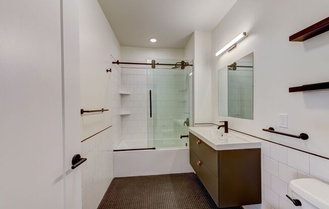 2 beds, 2 baths, 923 sqft, $2,414, Unit 408