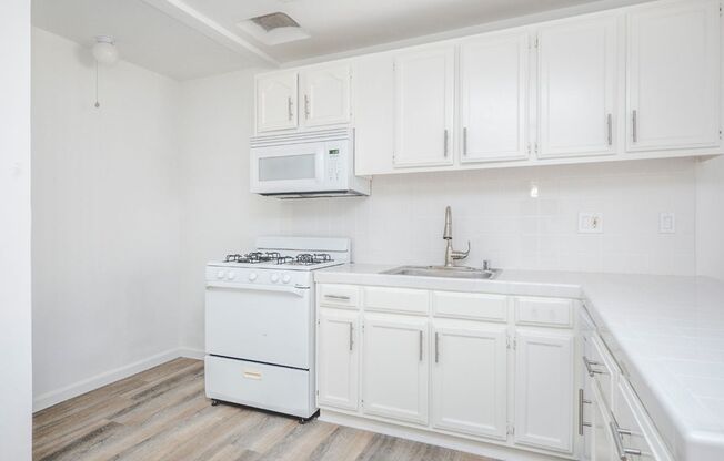 5725-29 Vineland Ave