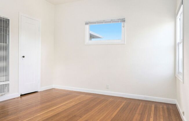 1 bed, 1 bath, $2,500, Unit 2151 Clinton Ave #C