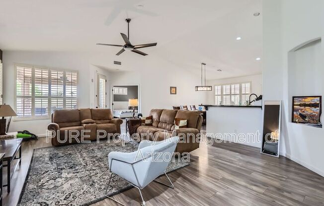 8714 N 58 LN