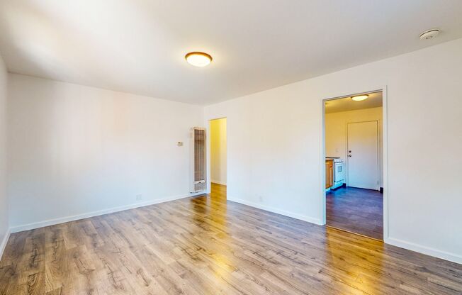 2 beds, 1 bath, $2,500, Unit 10139