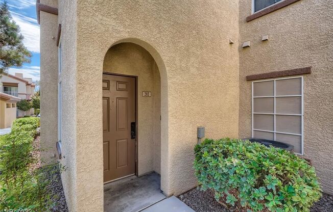 Super Nice Gated 2 bed /possible 3