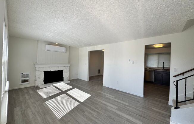 12819- 12821 Waller Rd E