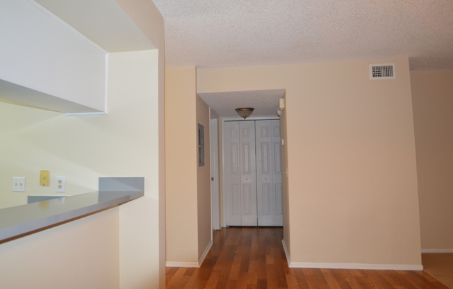 2 Bed/1 Bath Condo in Baywood Meadows! $1375 AVAILABLE SEPTEMBER 4th!!