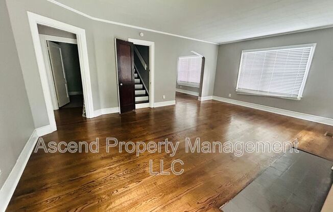215 S MOORE RD