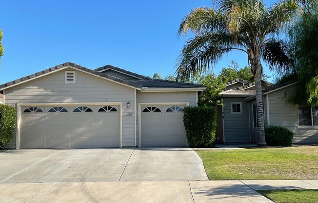 4 Bedroom with Office in N.W. Bakersfield