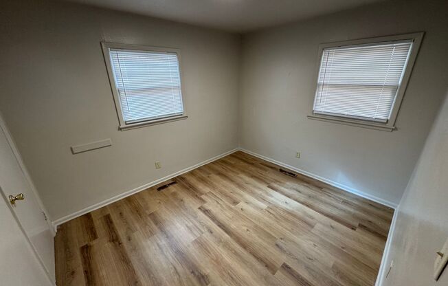 $950 - 3 bed 1 bath - Single Family Home