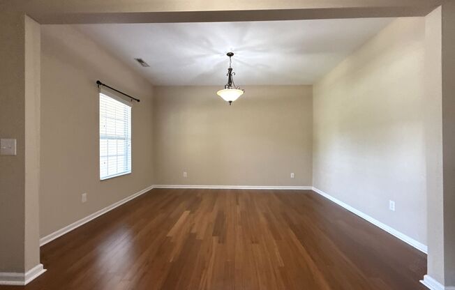 Spacious Home in Creekshire Village!