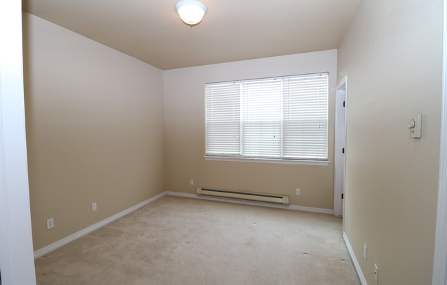 1 bed, 1 bath, $950, Unit 235 E Fountain Blvd