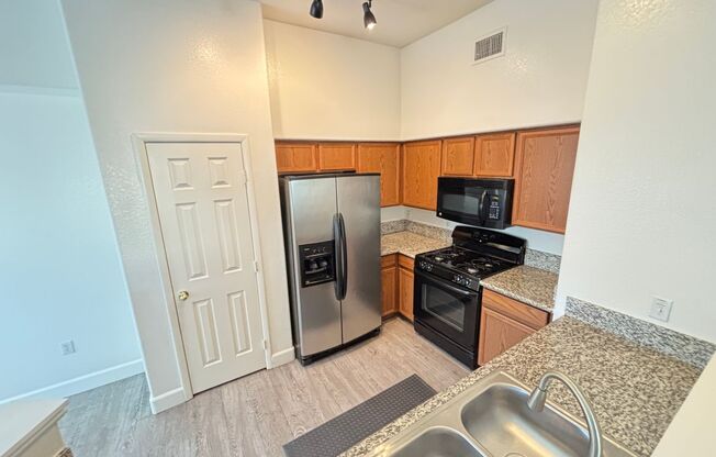 3 beds, 2 baths, $1,495, Unit UNIT 2208