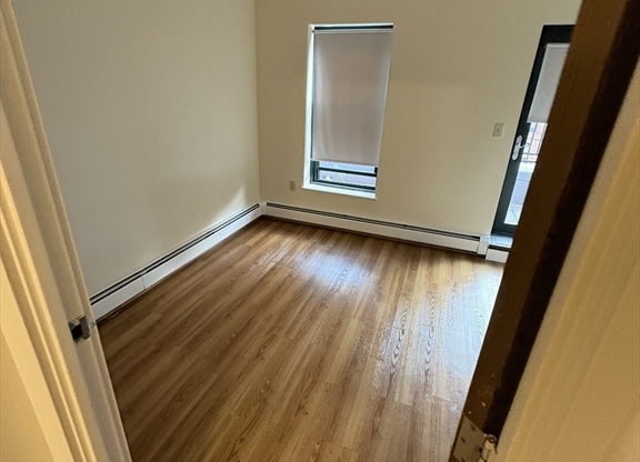 3 beds, 1 bath, 1,000 sqft, $4,500, Unit 3