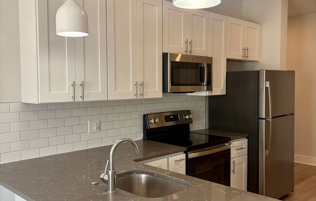 2 beds, 1 bath, 827 sqft, $1,595, Unit 303