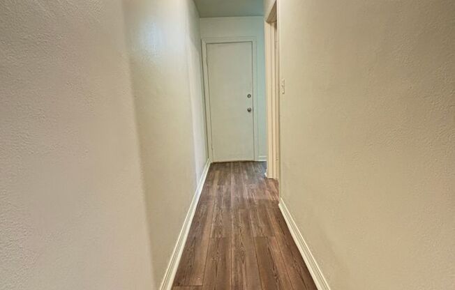 2 beds, 1 bath, 600 sqft, $780, Unit Unit 4