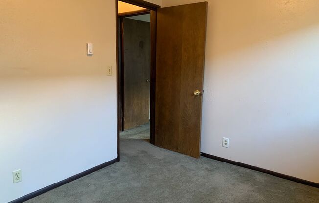 2 beds, 1 bath, $1,095, Unit #4