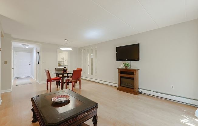 2 beds, 2 baths, 1,030 sqft, $2,900, Unit 43B