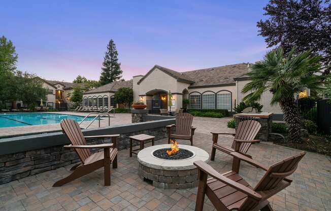 The Commons Apartments outdoor fire pit area with seating