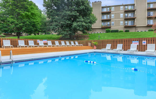 Pool at Cloverset Valley Apartments, Kansas City, MO, 64114