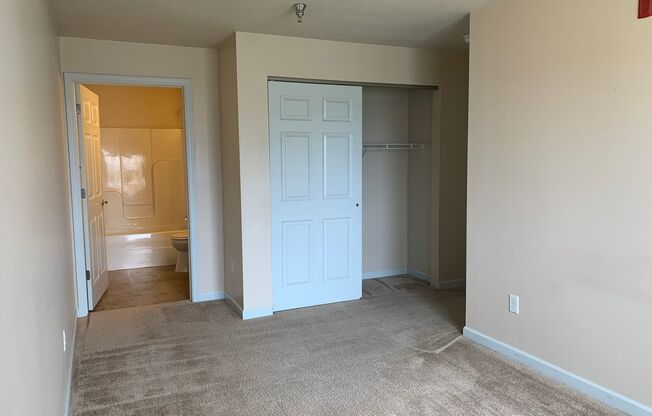 2 beds, 2 baths, $995, Unit 202