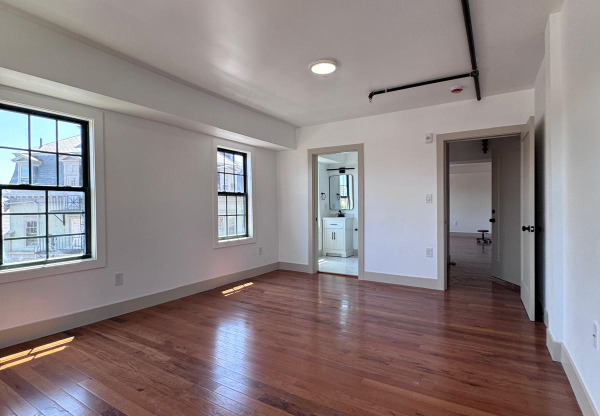 2 CHARLES ST