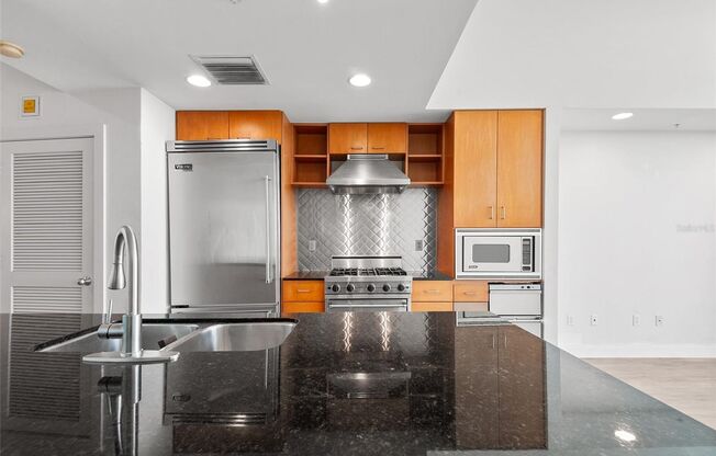 DOWNTOWN TAMPA CONDO!!