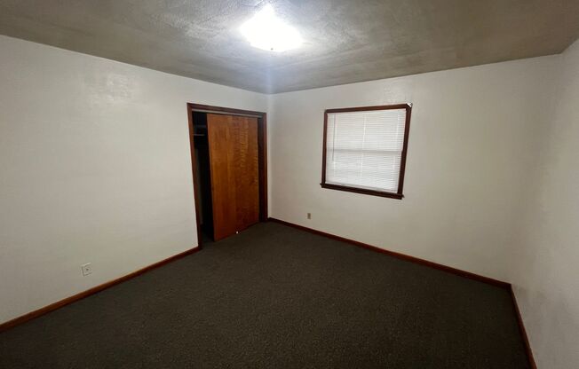 2 beds, 1 bath, $700, Unit Apt. #7