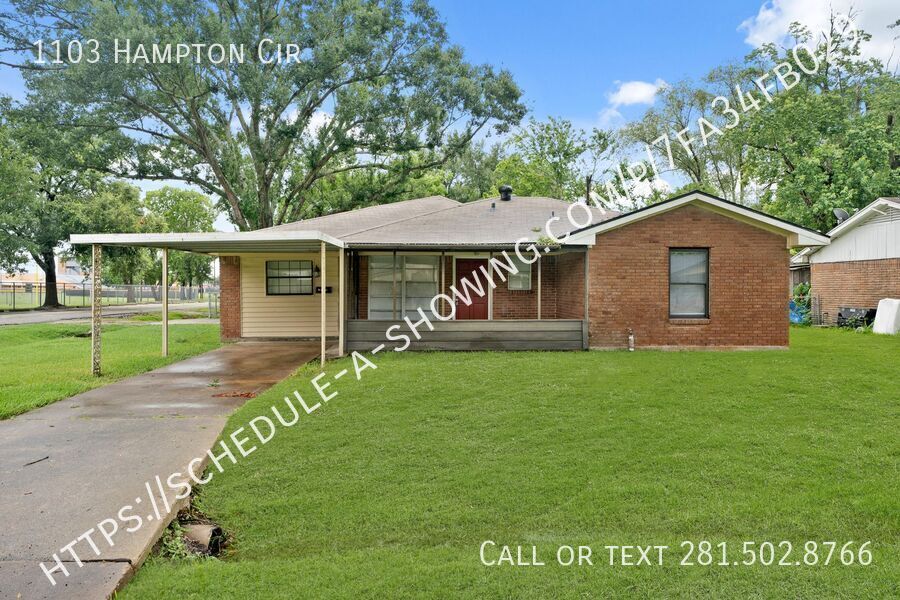 1103 HAMPTON CIR