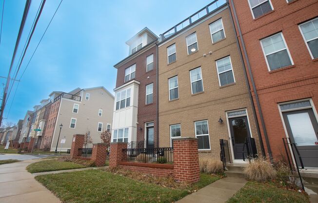 Spacious 4 BR/4.5 BA Townhome in Wheaton-Glenmont!