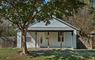 3 Bedroom/2 bath house close to Optimist Hall & Uptown!!- Belmont neighborhood