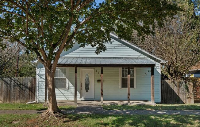 3 Bedroom/2 bath house close to Optimist Hall & Uptown!!- Belmont neighborhood