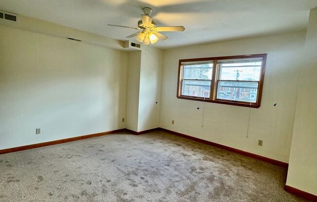 2 beds, 1 bath, $1,300, Unit 2