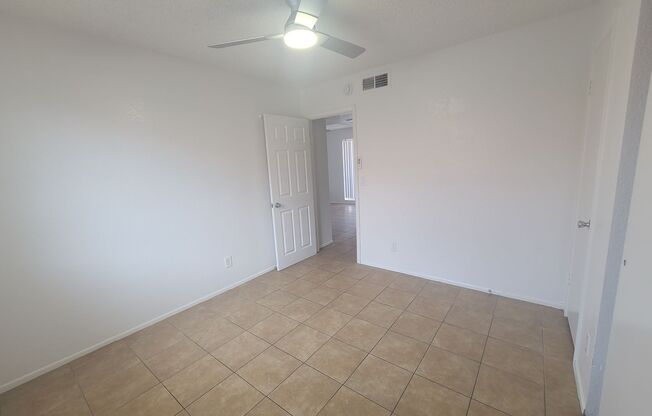 2 beds, 1 bath, 800 sqft, $1,095, Unit 240