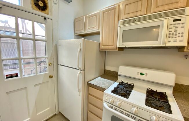 2 beds, 1 bath, 1,000 sqft, $1,948, Unit 3035 N. Calvert St. C4