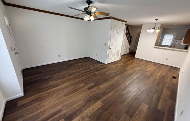 2 bd 1.5 ba Townhouse