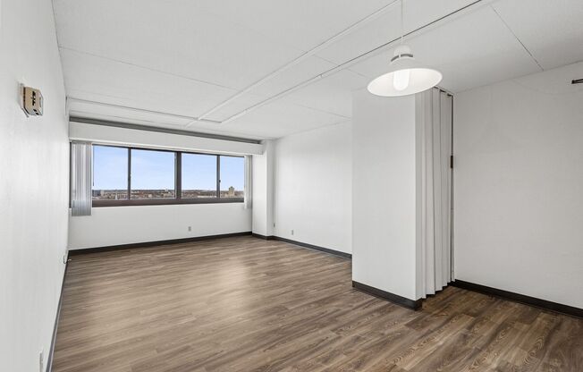 1 bed, 1 bath, 555 sqft, $1,180, Unit 303