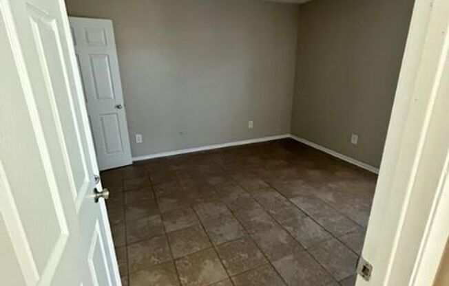 3 beds, 2 baths, 1,350 sqft, $2,055, Unit 3-1623-B