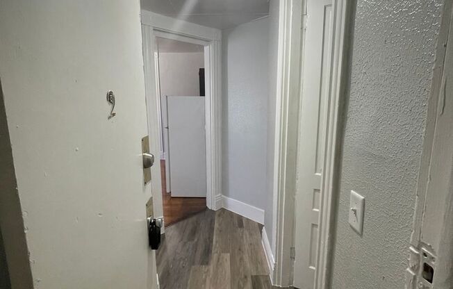 1 bed, 1 bath, $650, Unit Apt #2