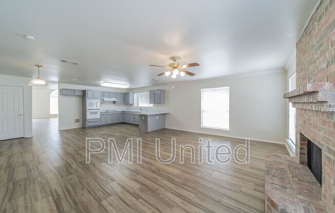 2758 RED OAK DR