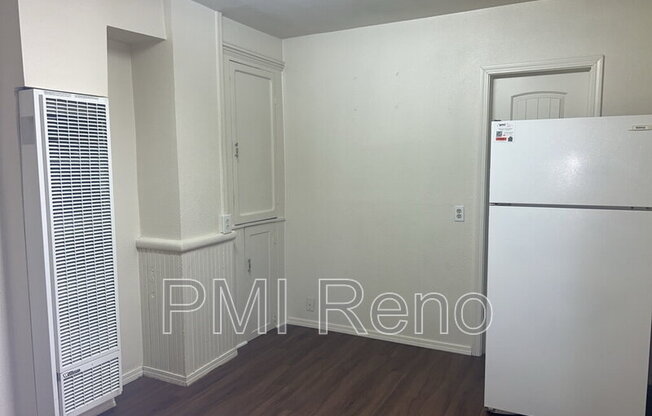 923 W 2 ST