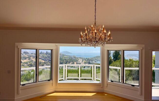PANORAMIC BAY VIEW ESTATE IN PRESTIGIOUS TIBURON
