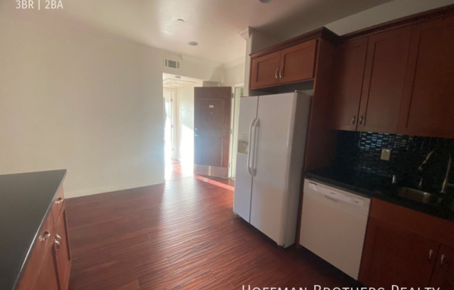 3 beds, 2 baths, $2,895