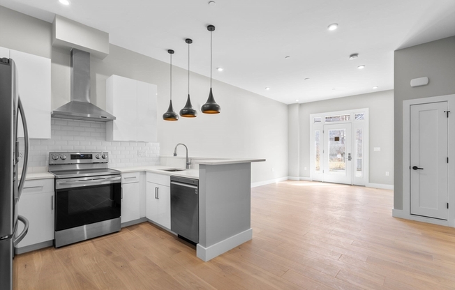 1 bed, 1 bath, 670 sqft, $2,900, Unit 105