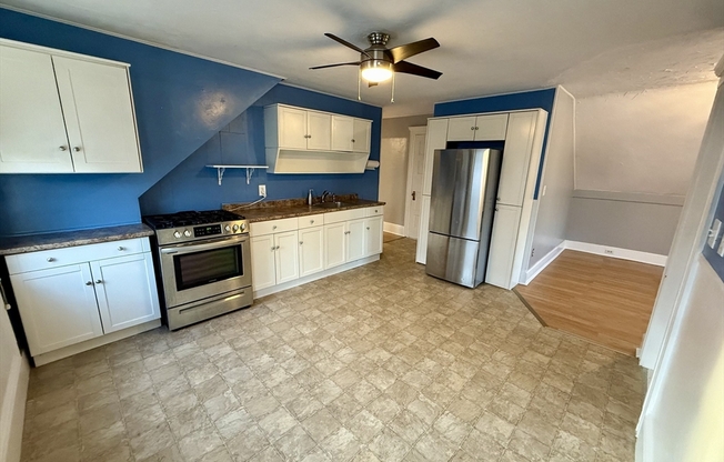 2 beds, 1 bath, 900 sqft, $2,350, Unit 3