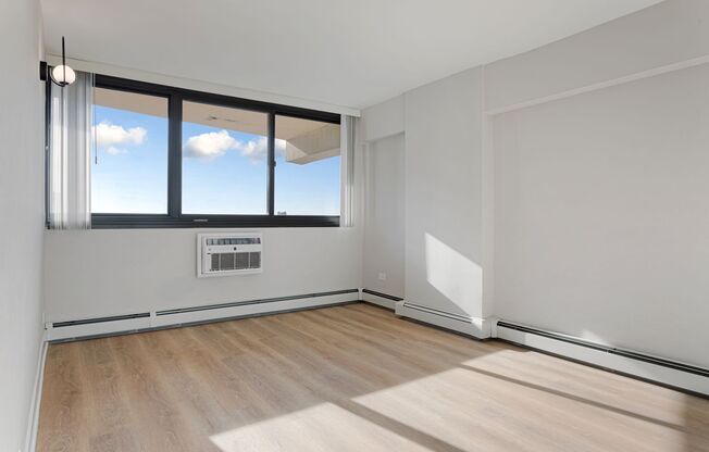 2 beds, 1.5 baths, 976 sqft, $3,045, Unit 18K