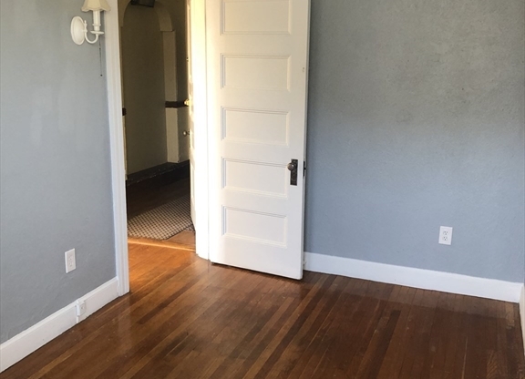 2 beds, 1 bath, 800 sqft, $2,395, Unit 3