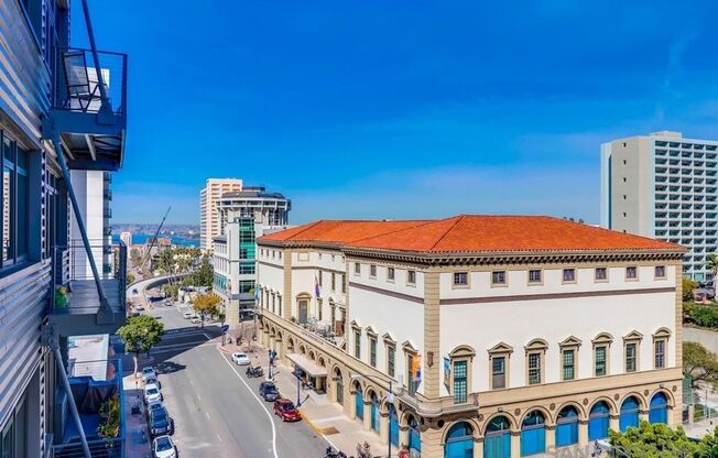 2 bedroom downtown, 2 bath and 2 parking spaces.  View! (Solara Lofts)