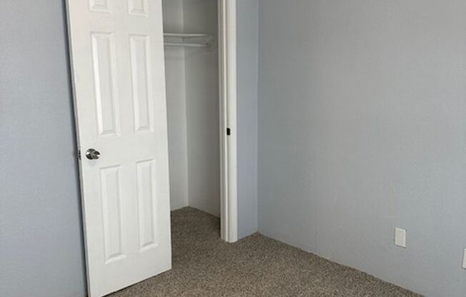 2 beds, 1.5 baths, 992 sqft, $780, Unit 202E